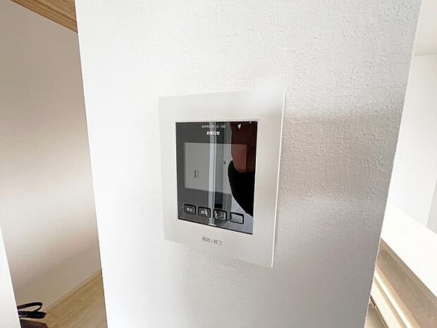 訪問者を確認できるTVモニター付きインターフォンです。