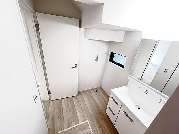 脱衣所は小さなお子様がいるご家庭にも重宝されます。