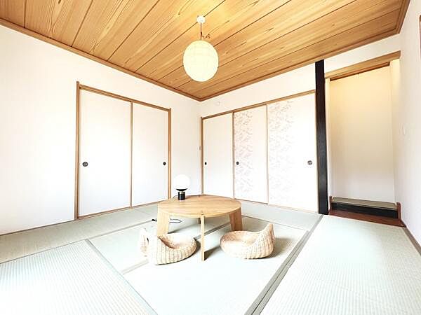 和室スペースです。畳のお部屋は寛げる空間ですね。