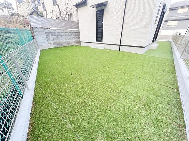 お庭スペースは、ガーデニングやお子様との外遊びなど多彩な用途でお楽しみいただけます。