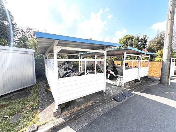 敷地内の駐輪場です。
