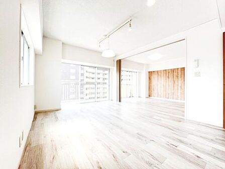 家族団らんの場所としてゆったりと居心地の良いリビングです。