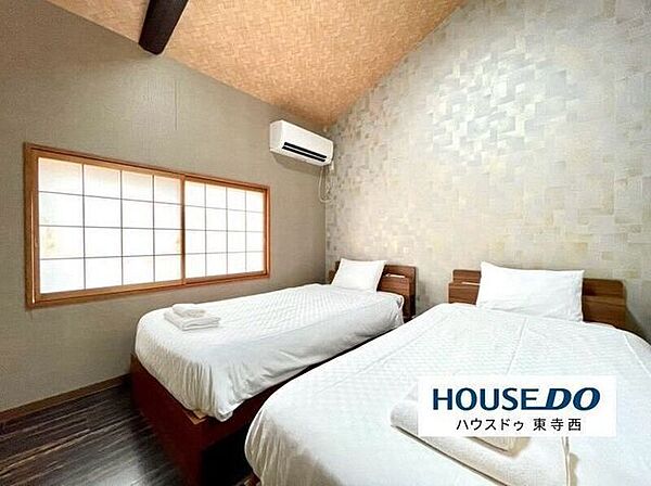 ベッドを2台置ける広さの洋室。家族構成に合わせて寝室や子ども部屋として使えます。