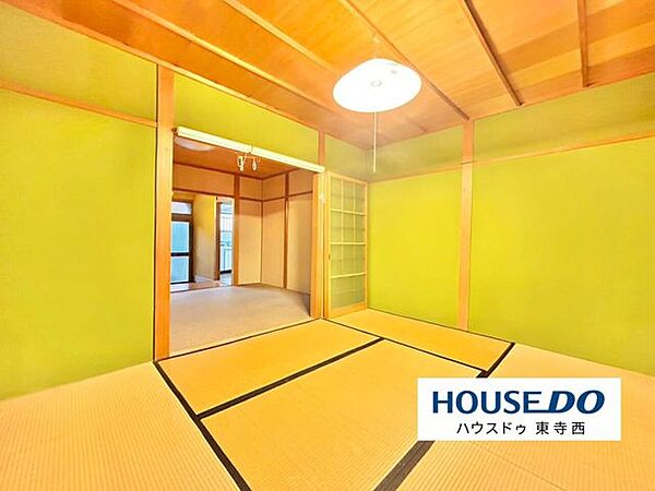 畳のやさしい風合いが心地よい和室。ゆっくりとくつろげる空間が広がります。