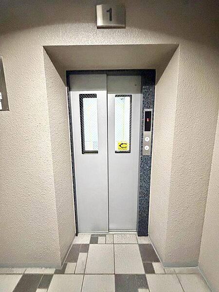 エレベーター停止階　地下1階　1階　4階　7階