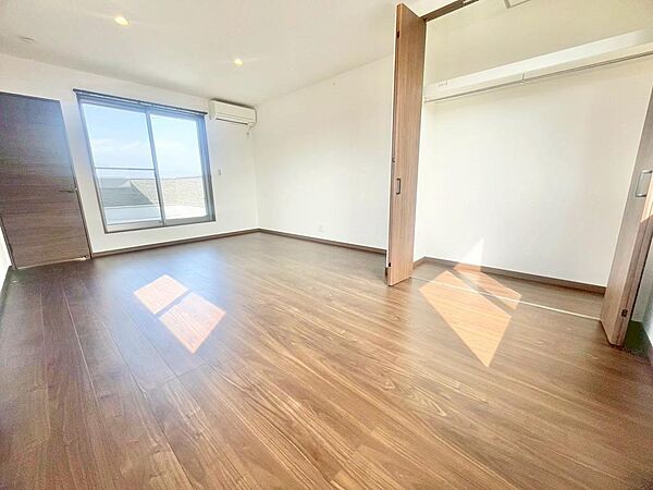 2面採光で陽当たり・風通し良好☆3階洋室