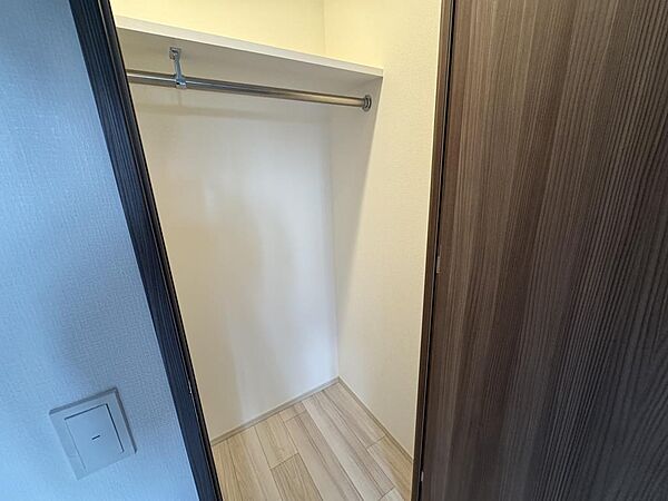 各部屋に収納スペースを確保し、衣類や日用品をすっきり整理可能。生活感を抑え、快適に暮らせる住空間です。