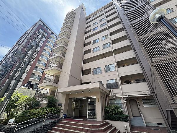 落ち着いた街並みに調和する耐久性の高いSRC造マンション！名古屋市鶴舞線「上前津」駅まで徒歩6分の好立地。近隣には商業施設も充実し、日々の生活利便性に優れた環境です！