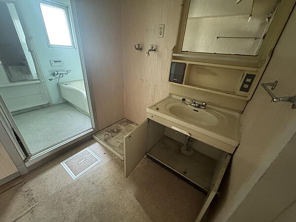 収納力のある洗面化粧台への変更やタイル貼りのデザインなどカスタマイズ自由！朝の身支度がスムーズになり、毎日気持ちよく過ごせる洗面空間へと生まれ変わらせてみませんか♪