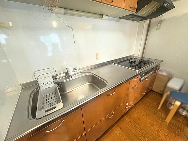 【現在居住中のため家具等があります】家具・小物等はお引渡し前に撤去予定です。家具なしのイメージ画像も掲載しておりますので、あわせてご覧ください。