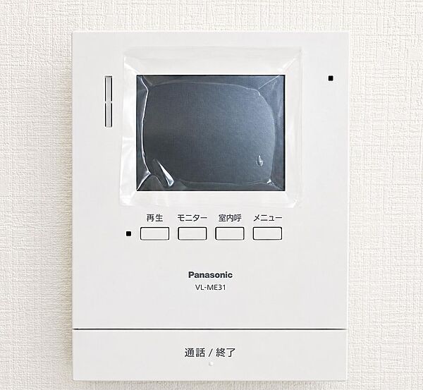 新規に録画機能付きTVモニターインターホンを設置。来訪者を室内から確認でき、不在時の訪問も録画されるため、防犯面でも安心です。