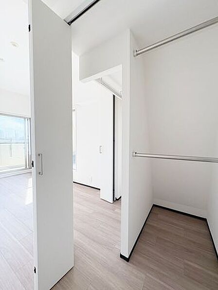 収納の多さも魅力です!使い勝手の良い収納を豊富に設置しております。居住スペースを充分に確保することができる為、ゆとりある室内で、ゆっくりとご寛ぎいただけます。