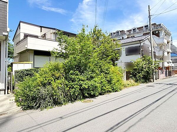 ずっと太陽を感じる事ができるのは、遮るものが視界に無いから。彼方に広がる風景が絵画のように広がります。