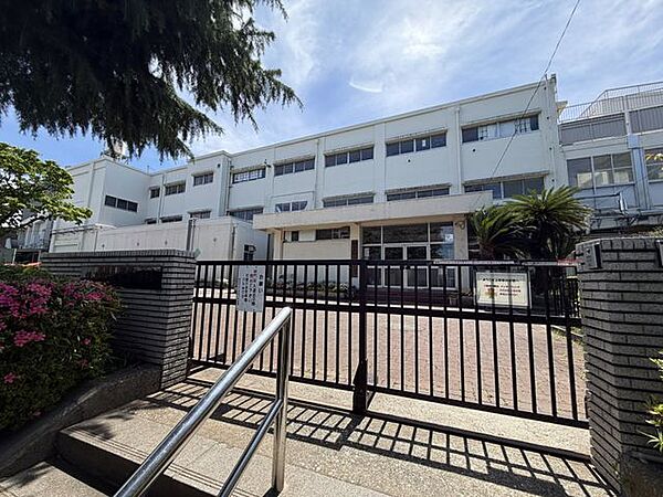 横浜市立上末吉小学校 徒歩4分。 320m
