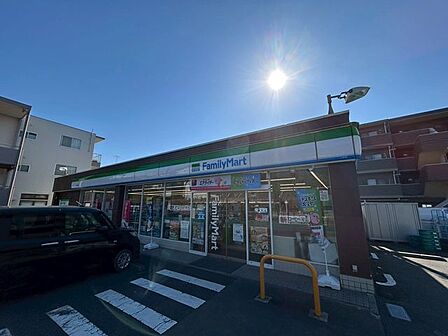 ファミリーマート上作延店 徒歩5分。 370m
