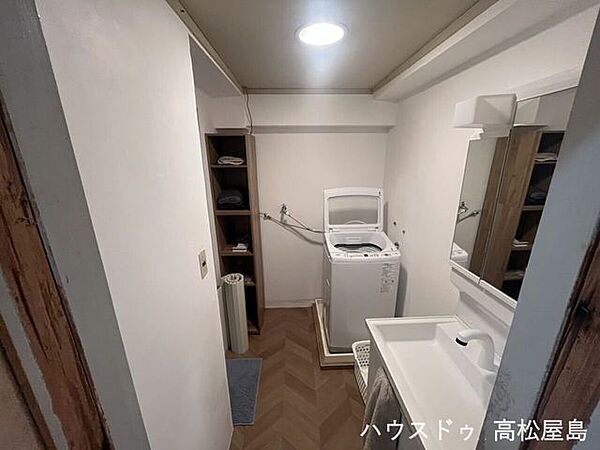 洗面化粧台取替済み!!