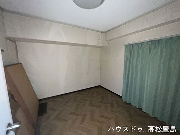 廊下側洋室