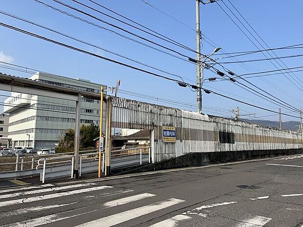 ことでん六万寺駅 930m