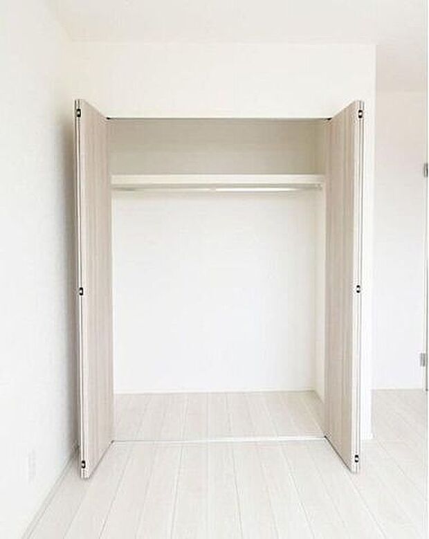 全居室収納付き!たっぷり収納できます♪大切なお洋服もスッキリ収納できます。※施工事例