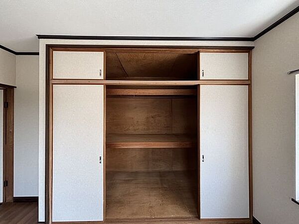 2F 洋室収納
