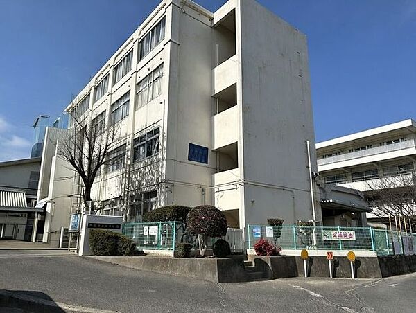 倉敷市立南中学校 2120m