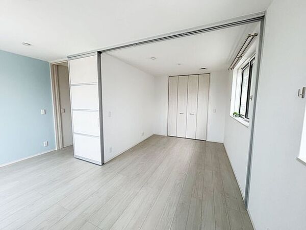 2F 北側洋室（南側洋室より）