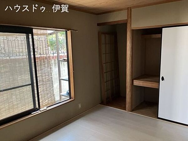 玄関左洋室