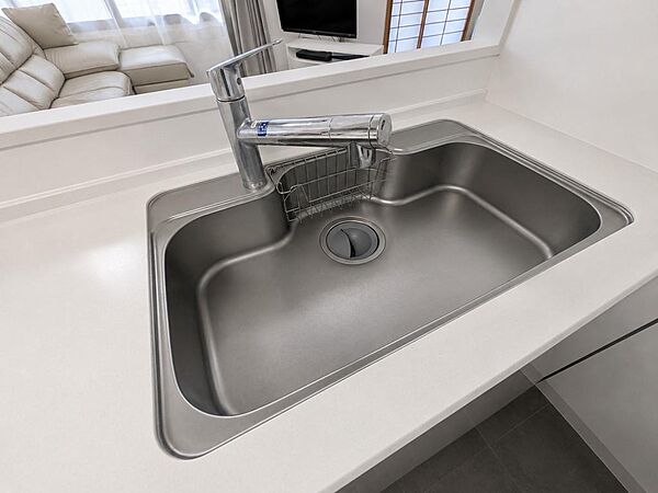 キッチンも４年前に新設。リフォーム費用をかけることなく、お住まい頂くことができます。