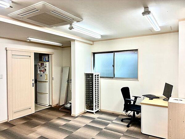 １階店舗／約23.5帖