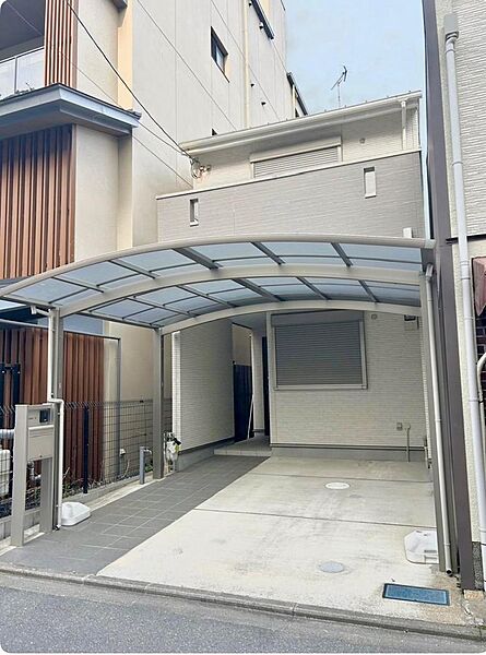 駐車場に水栓があります。