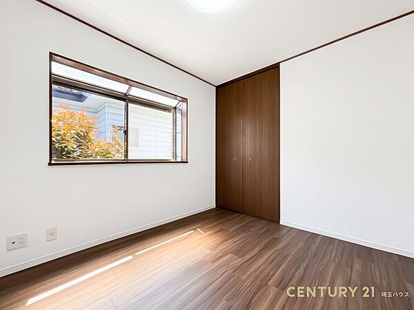 【洋室】明るく使いやすい洋室、収納付きで子ども部屋にも