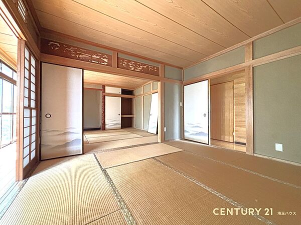 【和室】畳のやさしい香りに癒されながら、日常を忘れてくつろぐ至福の時間がここにある