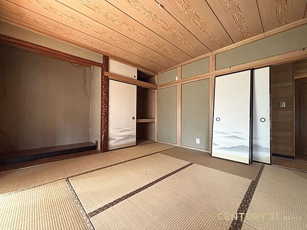 【和室】畳のやさしい香りに癒されながら、日常を忘れてくつろぐ至福の時間がここにある