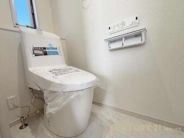 【トイレ】 トイレは快適な温水洗浄便座付です。