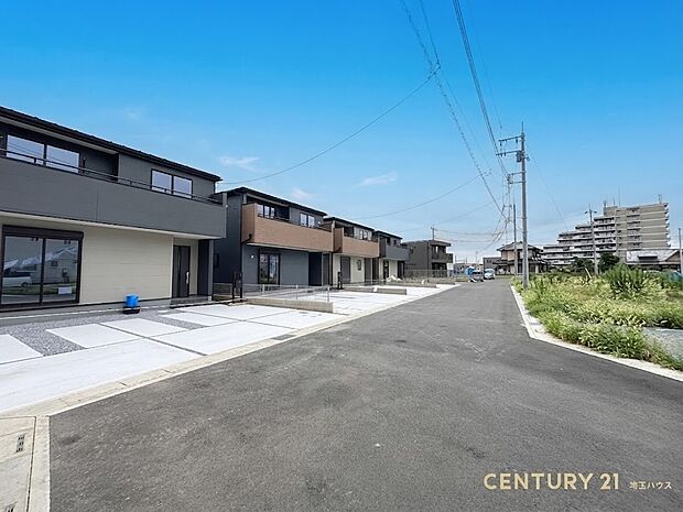 【現地外観】穏やかな空気が流れ、安心して暮らせる住宅環境が広がる街