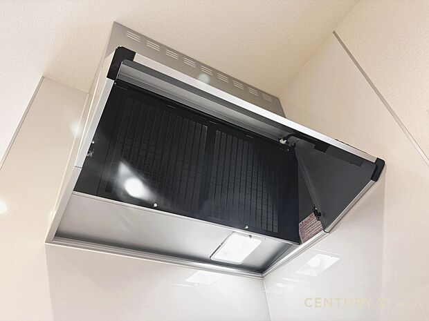 【設備】スタイリッシュなレンジフードはお手入れもラクラク