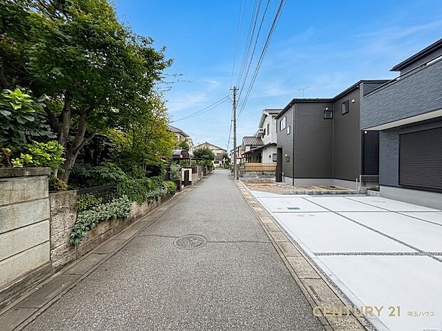 【現地外観】ゆったりとした雰囲気に包まれ、家族が心地よく過ごせる住宅地