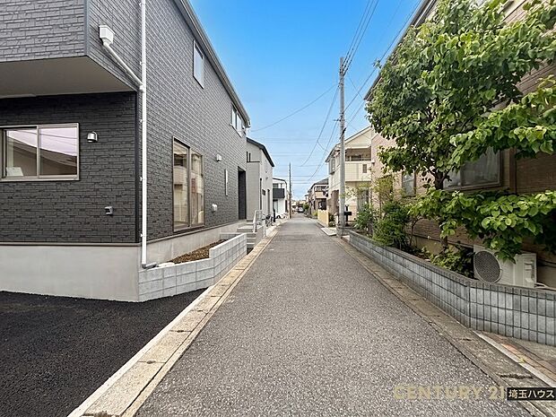 【現地外観】穏やかな空気が流れ、安心して暮らせる住宅環境が広がる街
