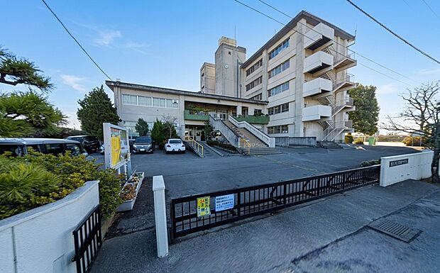 中学校 550m 越谷市立新栄中学校