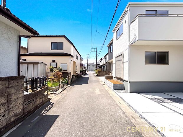 【現地外観】ゆったりとした雰囲気に包まれ、家族が心地よく過ごせる住宅地