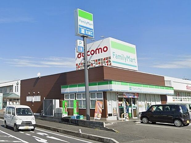 コンビニ 110m ファミリーマート越谷弥十郎店