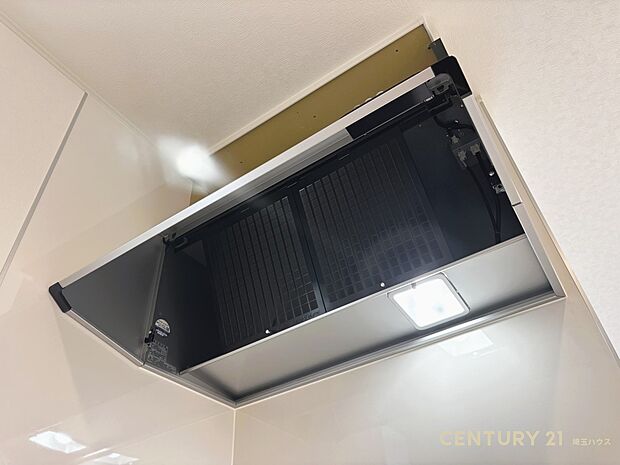 【設備】スタイリッシュなレンジフードはお手入れもラクラク