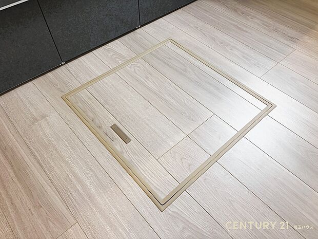 【設備】キッチン床下収納庫完備!普段使わないものをすっきり収納でき場所を有効活用できます
