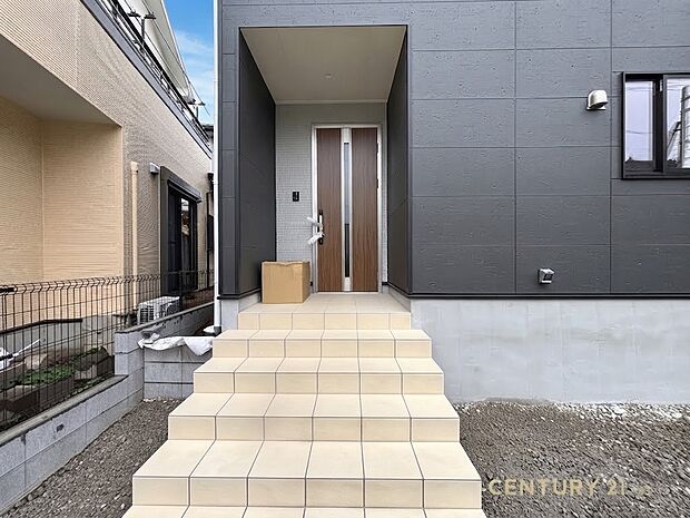 【玄関】この扉を開けるたびに感じる、上質な暮らしへの誇りと安らぎ