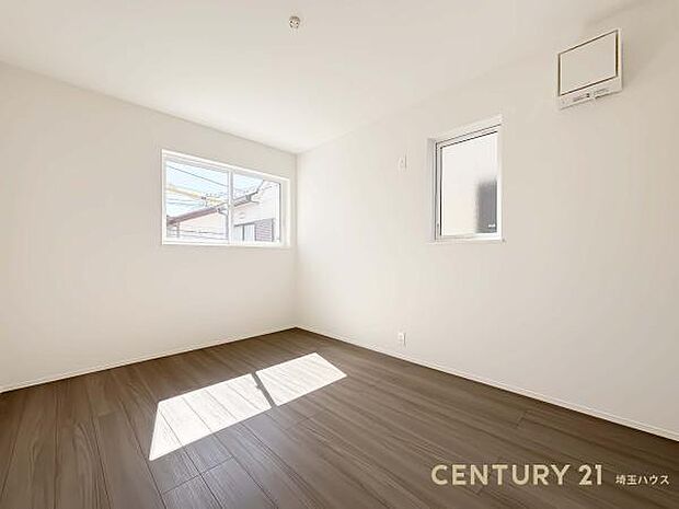 【洋室】 採光と開放感がもたらす、心地よいくつろぎの空間。