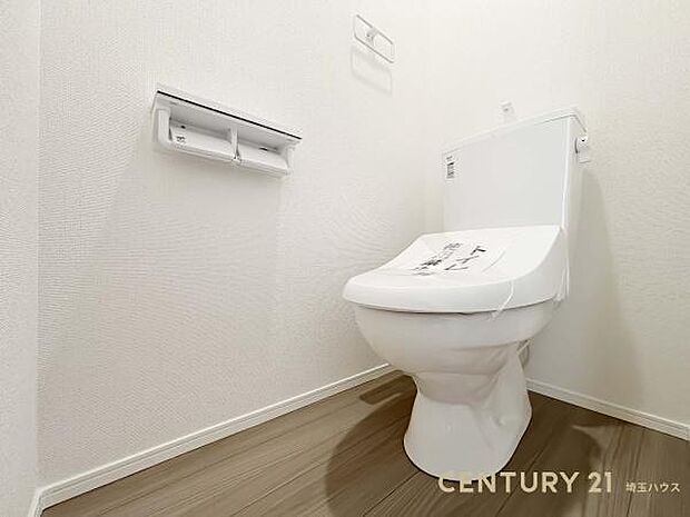 清潔感と快適性を兼ね備えた、心地よいトイレ空間。清潔さと快適さを備えたちょうどよいスペース。