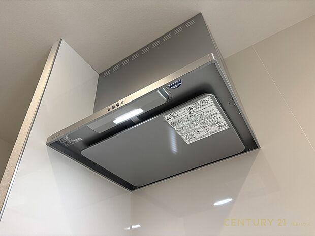 【設備】スタイリッシュなレンジフードはお手入れもラクラク