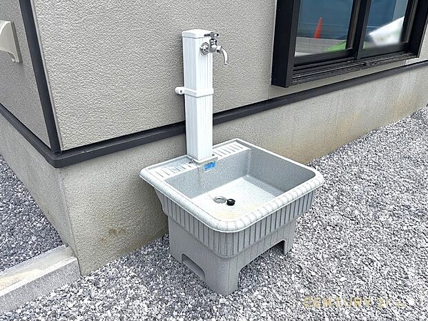 【外水栓】お花の水やりや洗車にも便利！室内に持ち込みたくないものも外で洗えます