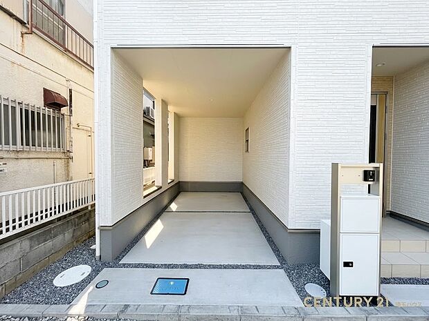 【カースペース】風雨からお車をまもるビルトインタイプのカースペース