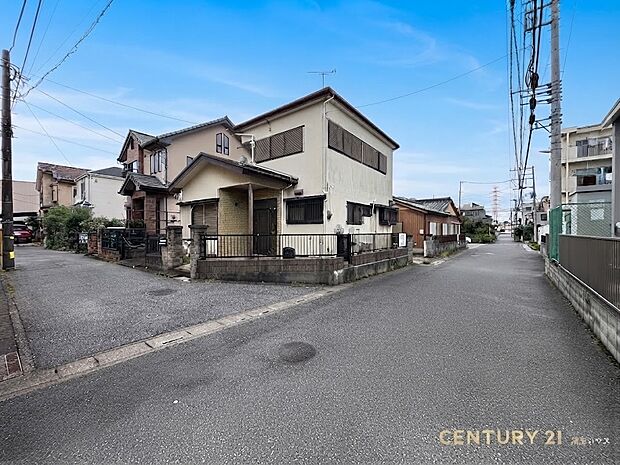 【現地外観】穏やかな空気が流れ、家族の毎日にゆとりをもたらす住宅街